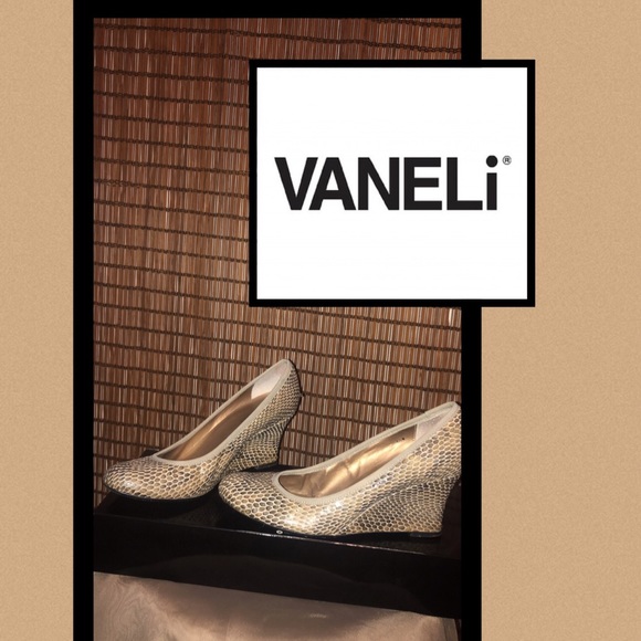 🌟🌟VANELI AUTHENTIC SNAKESKIN WEDGE - Picture 1 of 5